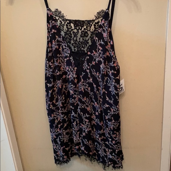 BNWT Kimchi Blue Lace Tunic Top - Picture 4 of 12